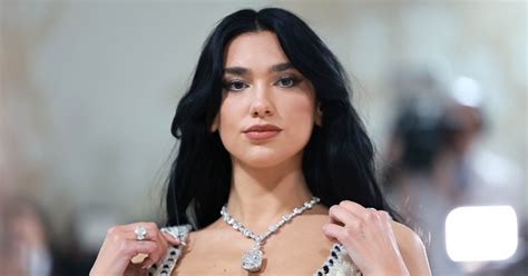 Dua Lipa La Vida De La Artista ícono Que Se Crió En Kosovo Sufrió