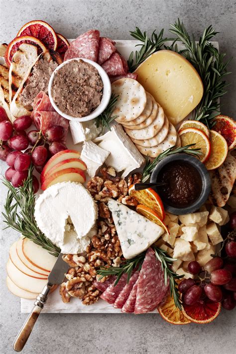 How To Put Together A Great Cheese And Charcuterie Board