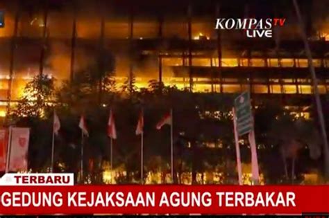 Foto Artikel Kebakaran Gedung Kejaksaan Agung Patut Diduga Quasi