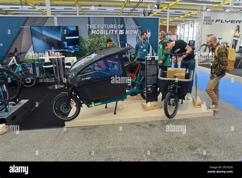 People Looking At Cube Cargo Hybrid Electric Assists Cargo Bikes On