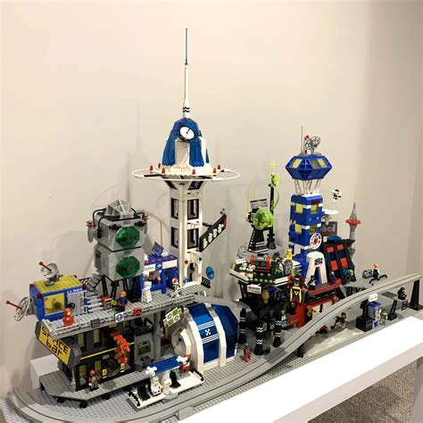 LEGO IDEAS 90th Anniversary Space Celebrations New Moon City