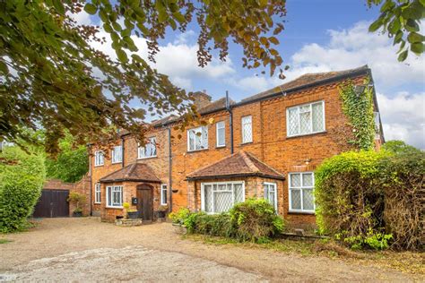 Barnes Lane Kings Langley Bed Detached House For Sale