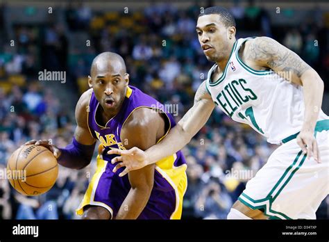 Kobe bryant shooting hi-res stock photography and images - Alamy