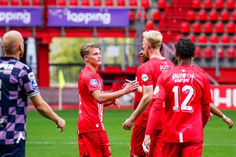 Fc Twente Boekt Oefenzege Op Go Ahead Eagles