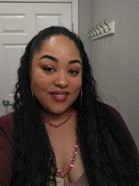 Ghosted twice after showing pictures of Myself 😭😭😭 : r/LesbianActually