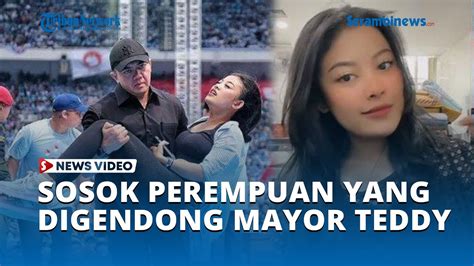 Sosok Perempuan Yang Digendong Mayor Teddy Beri Klarifikasi Usai