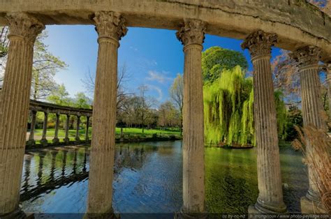 Les Parcs Jardins Et Espaces Verts Parisiens La Colonnade Photo