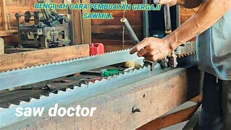 Cara Pembuatan Gergaji Kayu Proses Pemasangan Baja Pada Mata Gergaji