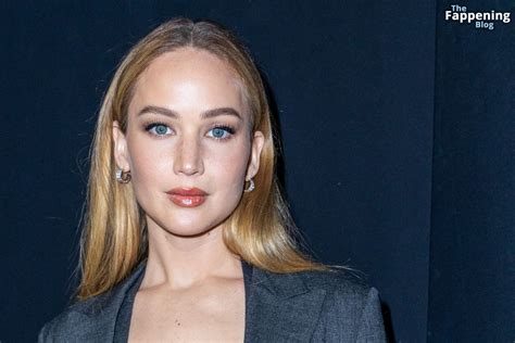 Jennifer Lawrence Showcases Her Sexy Tits At The Christian Dior Fashion
