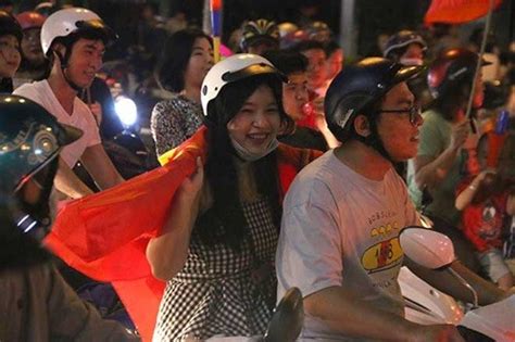 Dàn cổ động viên hot girl của Việt Nam trên báo Hàn gây chao đảo Topsao