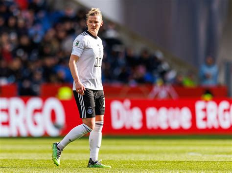 DFB Kapitänin Popp positiv auf Covid 19 getestet Fussballdaten