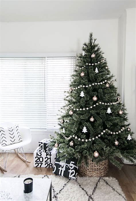 Minimal Scandinavian Christmas Tree - Homey Oh My