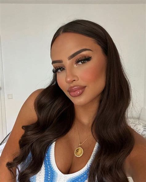 Pin Van In Sma Llo Op Ropa In Brunette Haarkleur Brunette Haarkleur