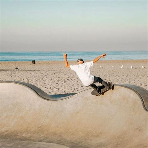 Carver Skateboards on Instagram: "Concrete surfing. 🏄🏻‍♂️ The 32.25 ...