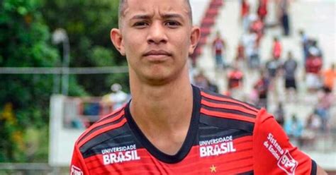 Garotos Do Ninho Fla Assina Primeiro Contrato De Sobrevivente De