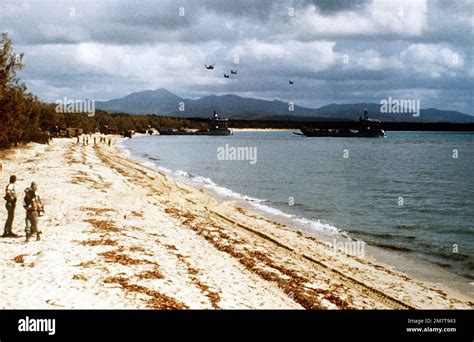 Elements Of The 31st Marine Amphibious Unit 31st MAU Come Ashore