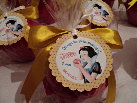 TRÊS MARIAS ARTEIRAS Lembrancinha Maçã Branca de Neve