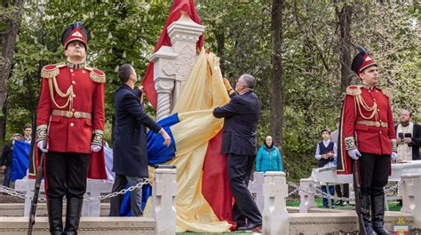 Galerie Foto La Cimitirul Eroilor Din Chi In U Au Fost Sfin Ite