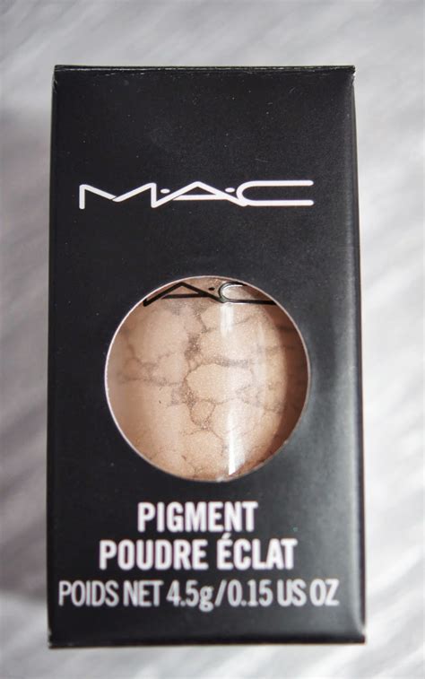Czarna Ines Pigment MAC Naked
