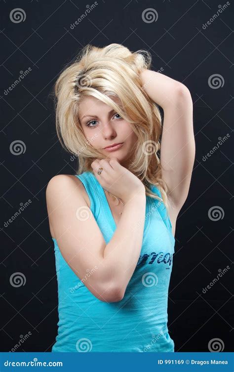 Het Meisje Van De Blonde In Blauw Stock Afbeelding Image Of Haar Toebehoren