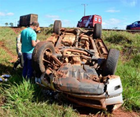 Caminhonete Sai Da Pista Capota E Condutor Fica Ferido Conesul News