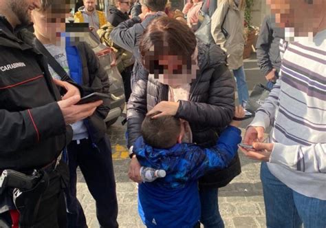 Roma Bimbo Di 5 Anni Sparisce Al Vittoriano Ritrovato A Colosseo