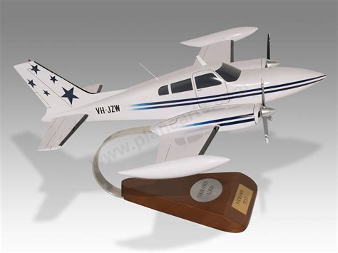 Cessna 310 Model - PlaneArts