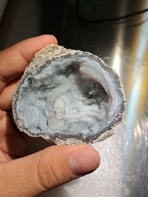 I was cutting open some geodes and found this. Is there a name for this particular patern? : r ...