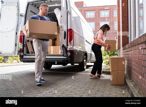 Moving Boxes Truck Hi Res Stock Photography And Images Alamy