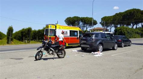 Violento Scontro Tra Un Auto E Una Moto A Cortina Di Russi 18enne