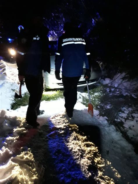 Foto Video Patru Turi Ti Recupera I De Jandarmii Montani De Pe Un