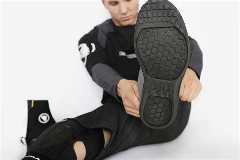 Endura Announces Flat Pedal Bike Shoe Cover - Singletracks Mountain ...