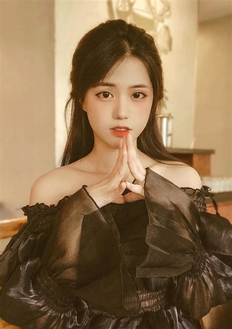 N T Th Ng Y V A Nh N Y U C A Hot Girl N Ng Xinh P