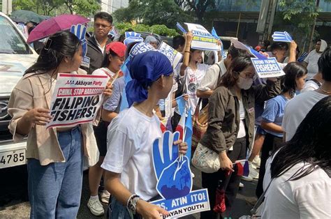 Mga Militanteng Grupo Nag Protesta Sa Embahada Ng China Sa Maynila