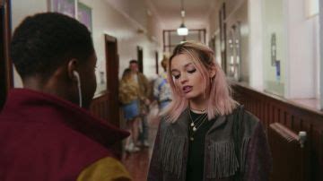 The Plaid Dress Maeve Emma Mackey In Sex Education S E Spotern