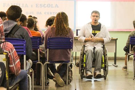 Alunos Do Ciep De Arrozal Participam De Palestras Sobre Adolesc Ncia