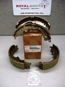 Toyota Tacoma Rear Brake Shoes Set Genuine Oe Oem Ebay