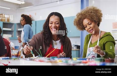 Black Female In Art Class Stock Videos And Footage Hd And 4k Video Clips Alamy