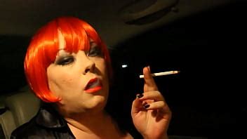 BBW Tina Snua Chain Fumando 2120 Cigarrillos En El Coche XVIDEOS