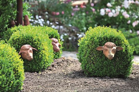 Украшение садового участка с помощью садовых фигурок - 50 фото идей ...