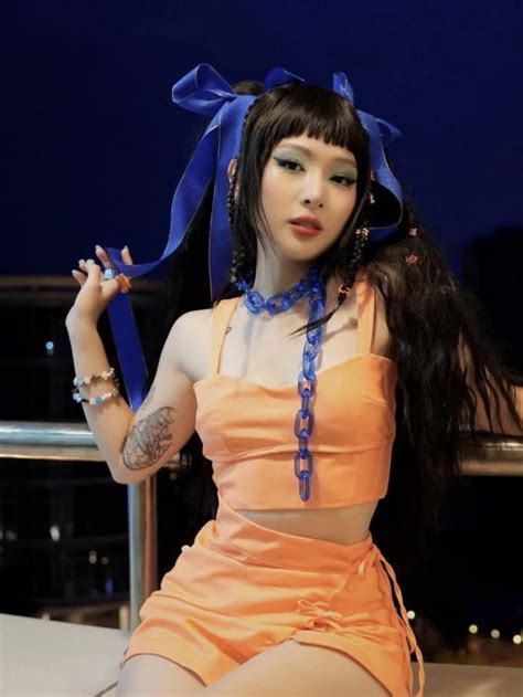 Chỉ lên hình vài phút trong Biệt dược đen nàng hot girl lập tức gây sốt được dân tình truy