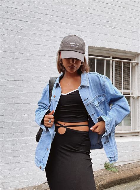 90s Aesthetic Fashion: What's Hot on Instagram Now? | IndieYesPls