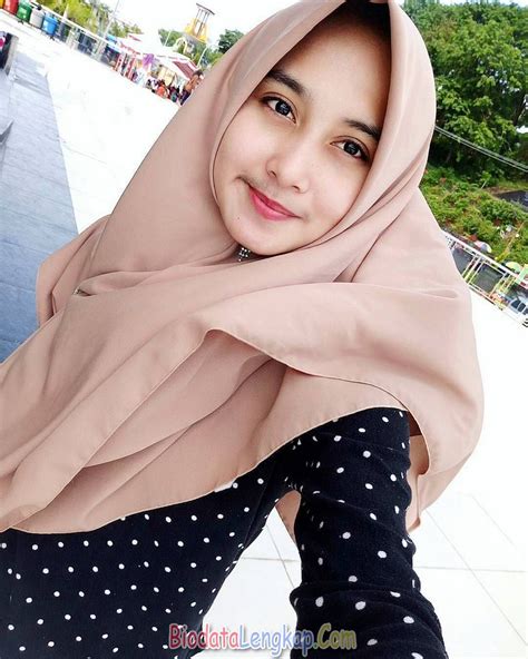 42 Foto Cewek Cantik Berjilbab Pas Banget Di Jadiin Istri