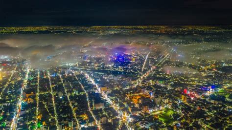 嘉義市區低空雲夜景 空拍呈現絕美「琉璃光」 嘉義市 自由時報電子報