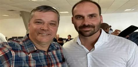 UOL diz que Eduardo Bolsonaro é sócio de empresários que apoiaram atos