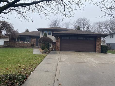 525 Shorewood Drive, Shorewood, IL 60404 | MLS# 11951133 | @properties ...