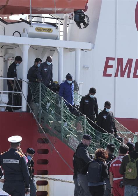 Luned Unaltra Nave Di Migranti Arriva La Life Support Con Persone