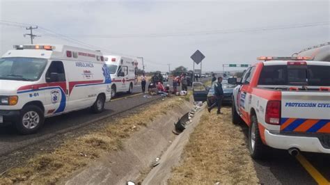 Se Accidenta Familia Sobre La Carretera Ni Os Un Beb Y Adultos