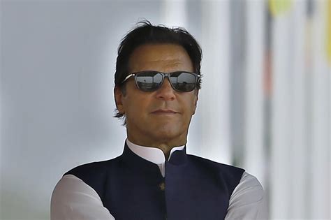 La Ex Estrella De Cricket Imran Khan ELIMINADO Como Primer Ministro De