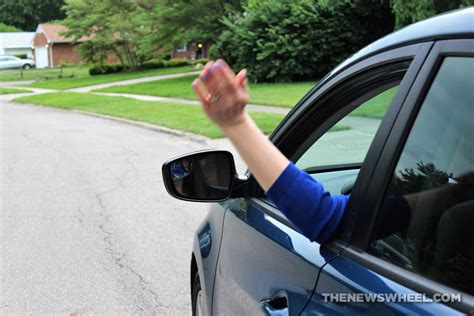 A Simple Guide To Using Hand Signals While Driving Photos The News